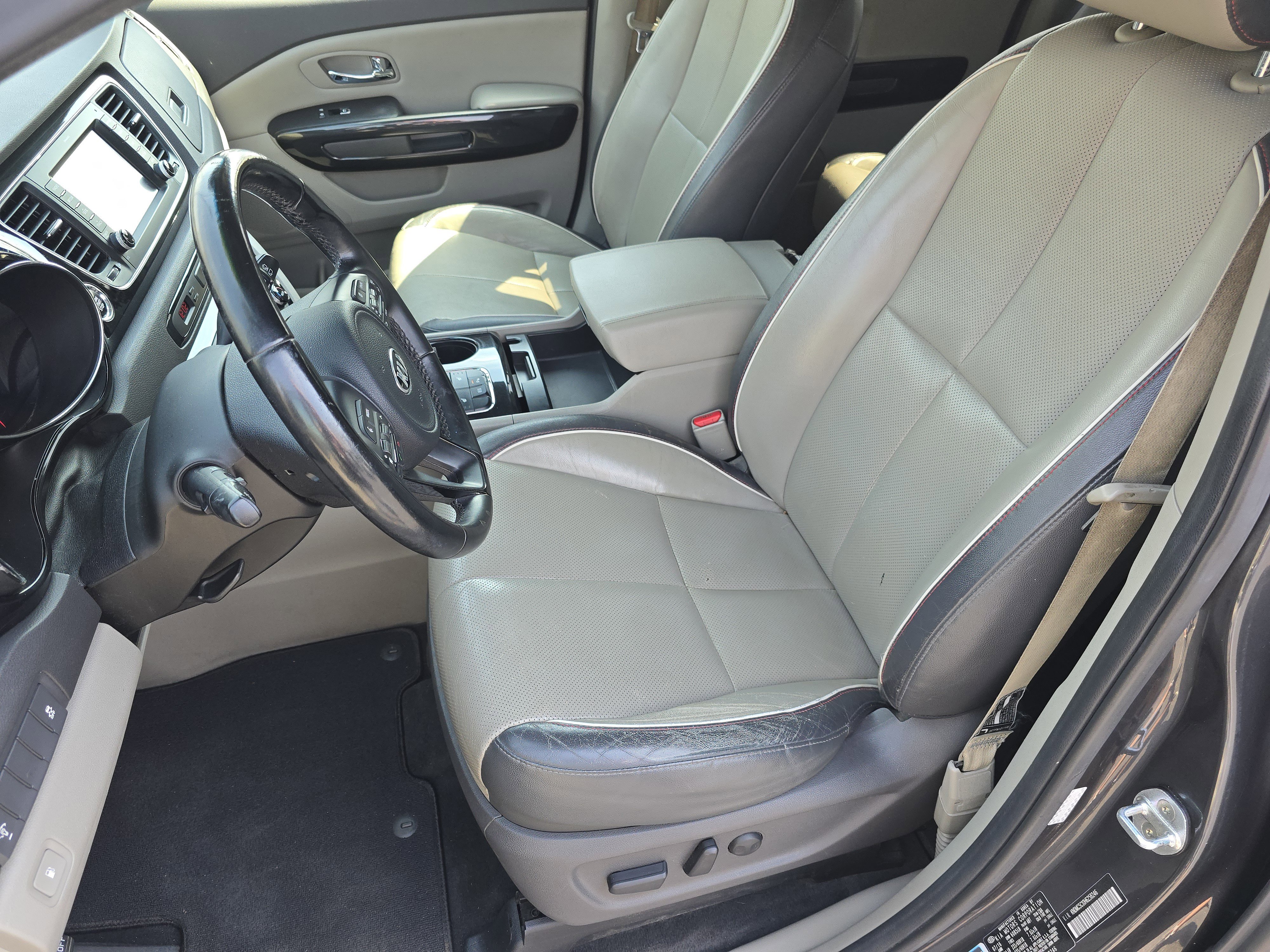 Used 2017 Kia Sedona EX image 28