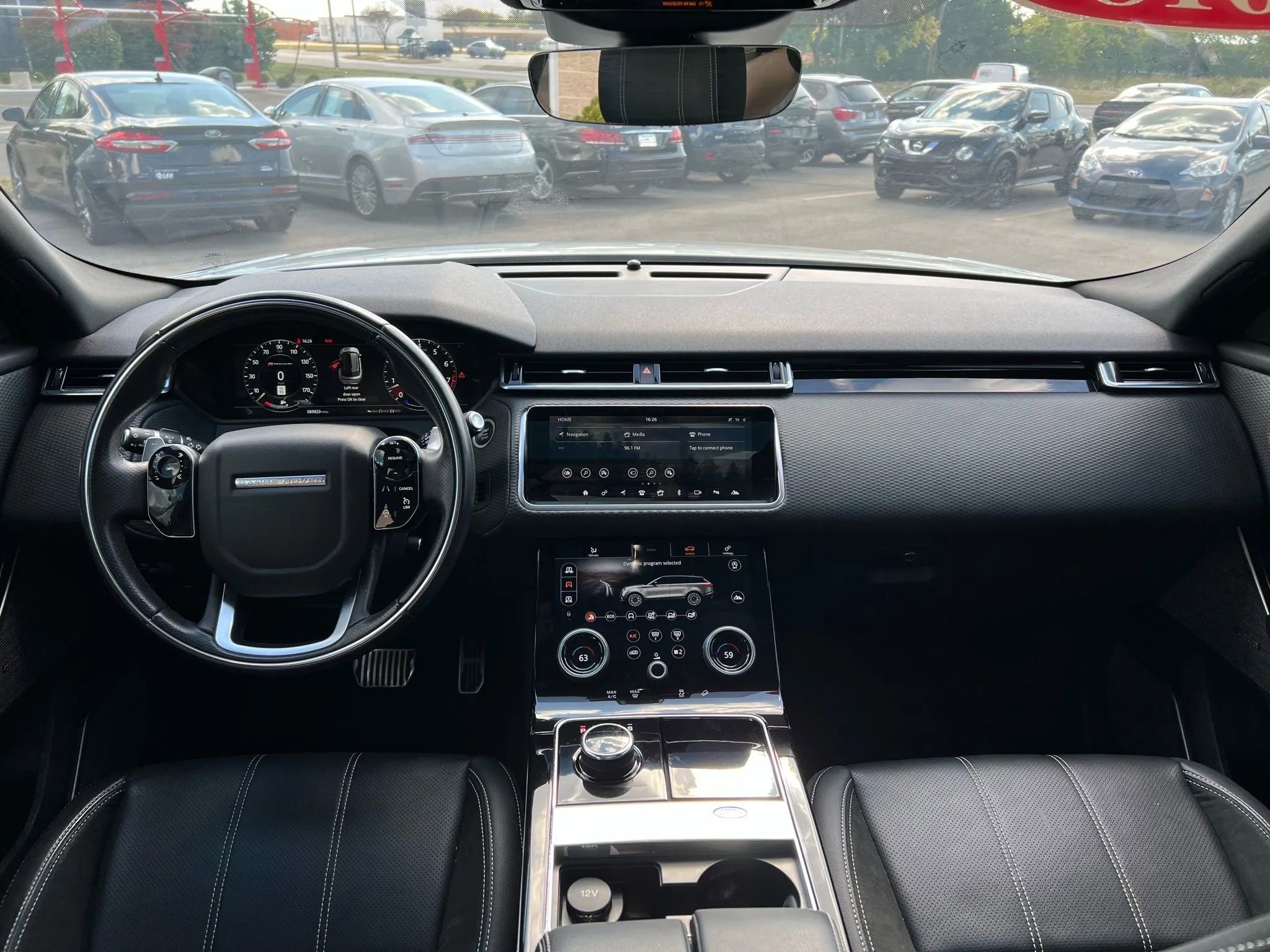 Used 2018 Land Rover Range Rover Velar R-Dynamic SE image 9