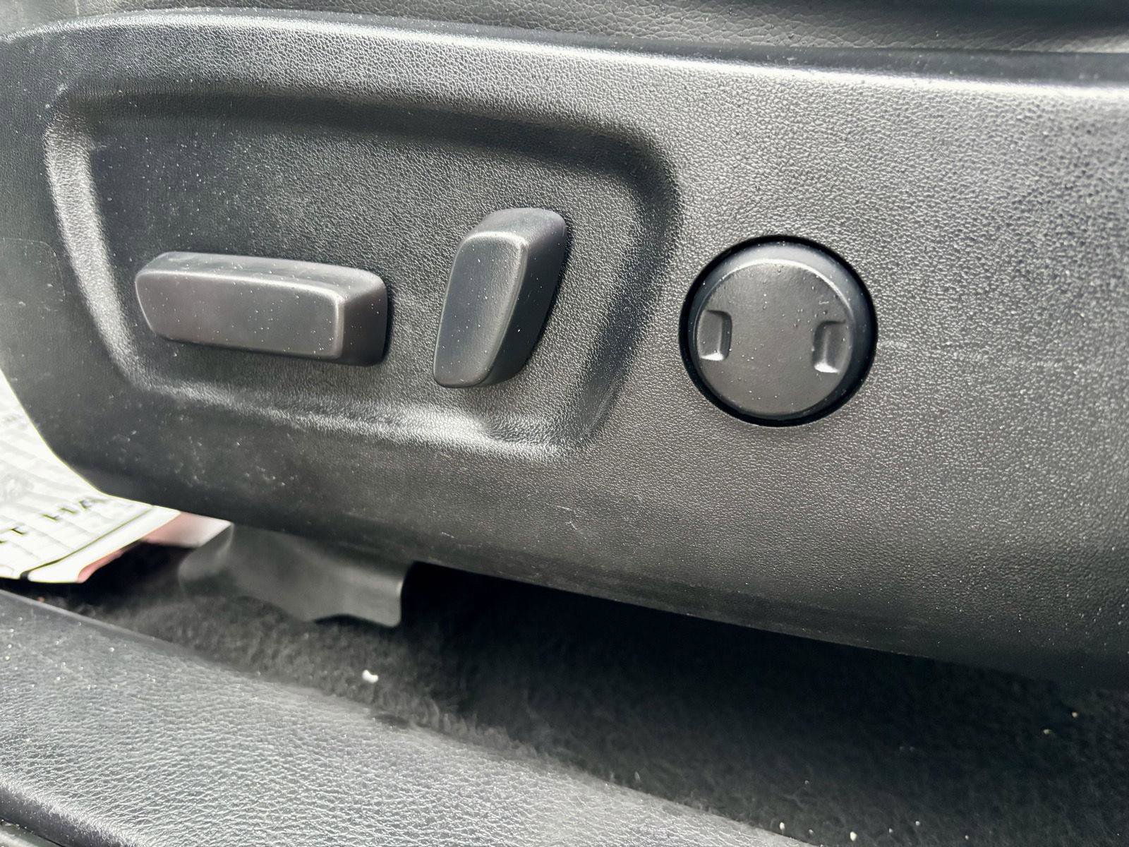 Used 2018 Toyota Highlander Plus AWD/4WD image 21