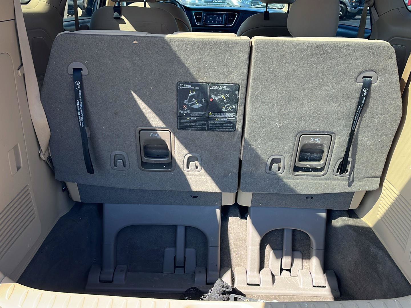 Used 2019 Kia Sedona LX FWD image 24