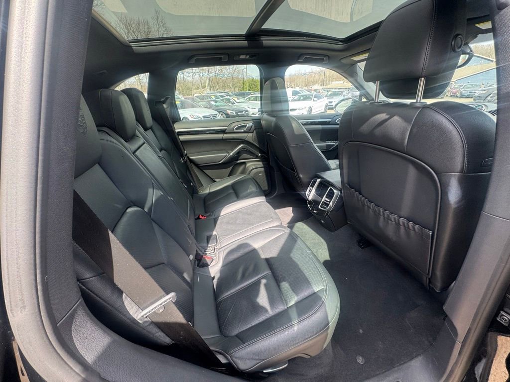 Used 2014 Porsche Cayenne Platinum Edition AWD/4WD image 24