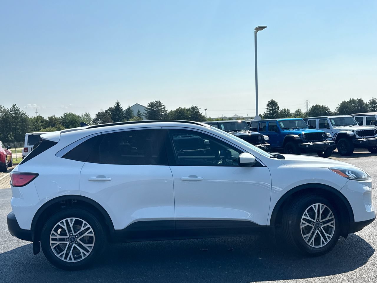 Used 2022 Ford Escape SEL w/ Class II Trailer Tow Package AWD/4WD image 2