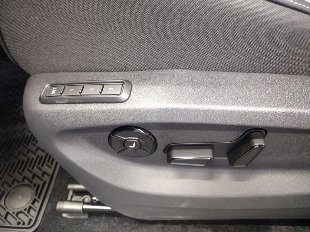 New 2026 Volkswagen Tiguan SEL R-Line image 22