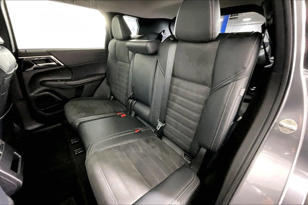 Used 2024 Mitsubishi Outlander SE FWD image 36