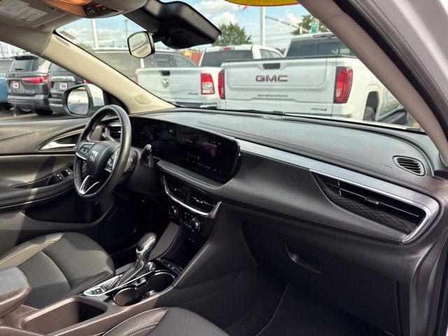 Used 2025 Buick Encore GX Preferred w/ Comfort Package FWD image 27