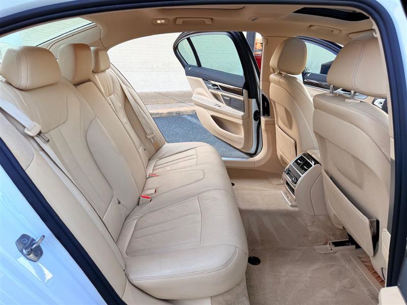 Used 2016 BMW 740i image 21