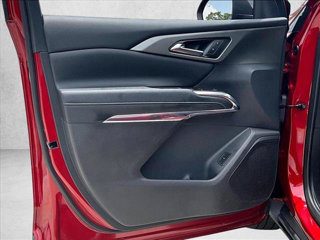 Used 2025 Chevrolet Traverse LT FWD image 18