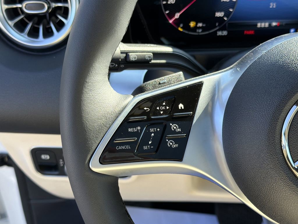 New 2025 Mercedes-Benz GLB 250 4MATIC image 26