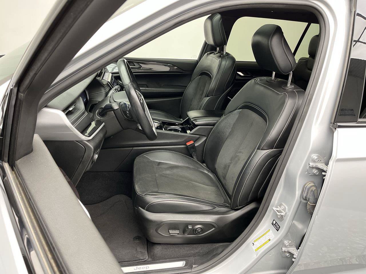 Used 2022 Jeep Grand Cherokee L Laredo AWD/4WD image 9