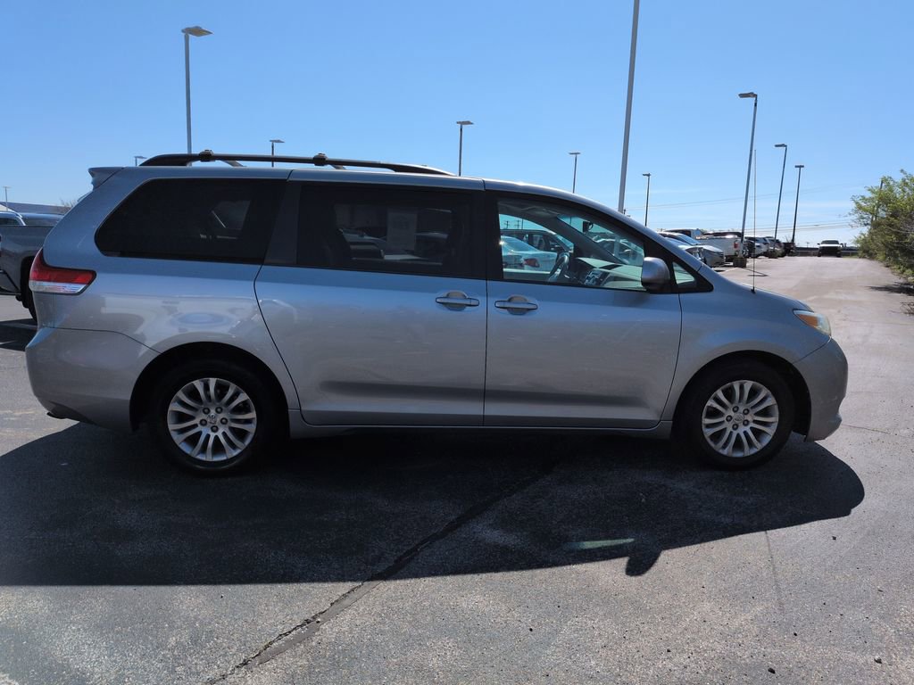 Used 2013 Toyota Sienna XLE image 6