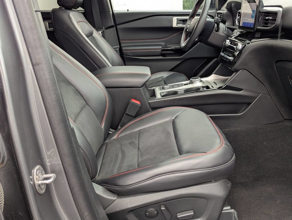 Used 2024 Ford Explorer ST-Line w/ Class IV Trailer Tow Package AWD/4WD image 26