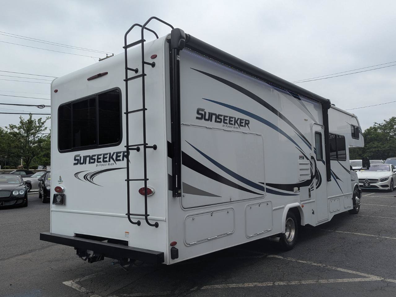Used 2019 Chevrolet Express 4500 w/ RV Package RWD image 6