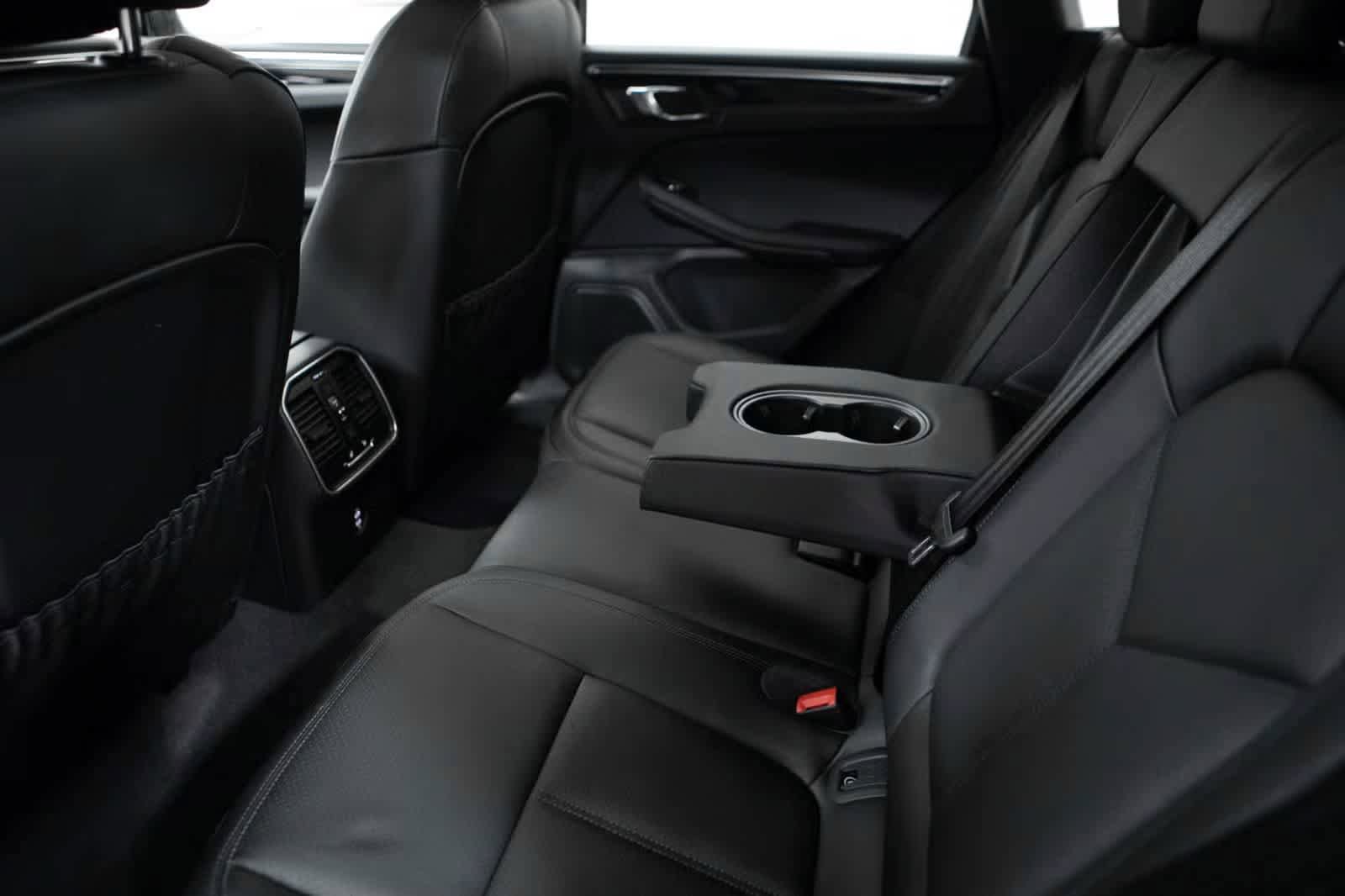 Certified 2026 Porsche Macan AWD/4WD image 37