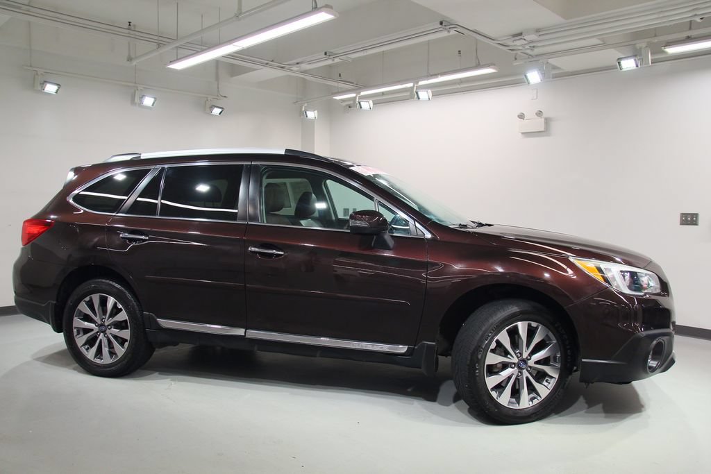 Used 2017 Subaru Outback 3.6R Touring AWD/4WD image 11