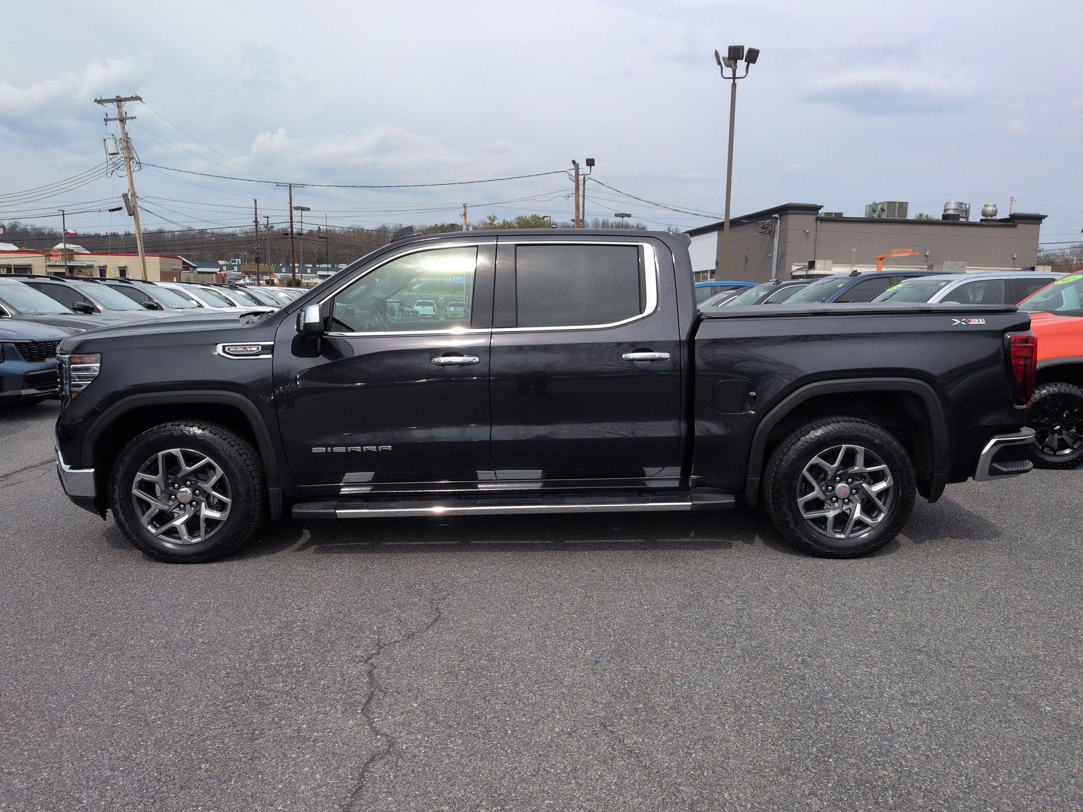 Used 2022 GMC Sierra 1500 SLT w/ SLT Premium Plus Package image 8