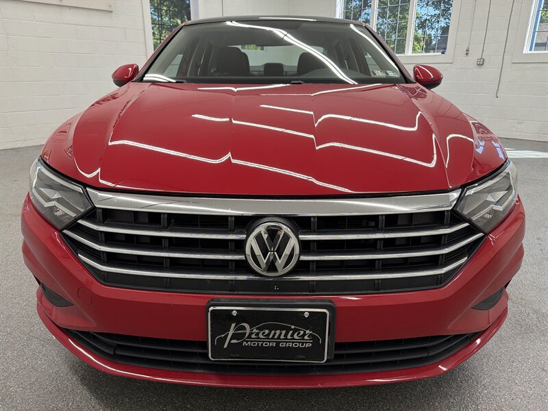 Used 2019 Volkswagen Jetta SE FWD image 2