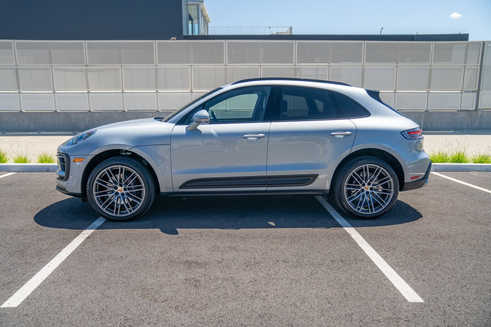 Certified 2026 Porsche Macan AWD/4WD image 2
