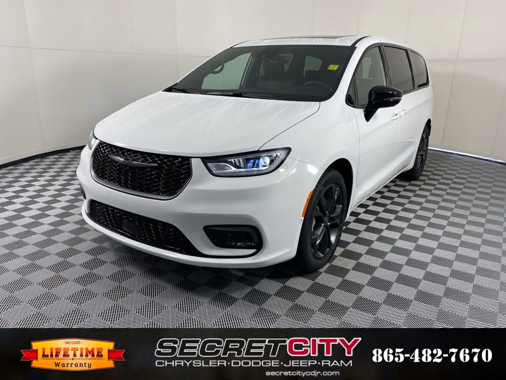 New 2026 Chrysler Pacifica Select image 3