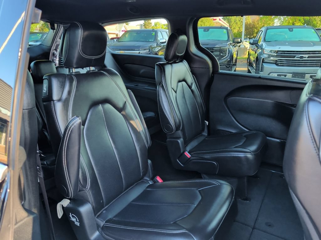 Used 2025 Chrysler Pacifica Select FWD image 35