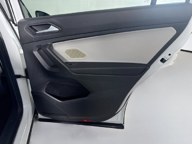 Used 2021 Volkswagen Tiguan SEL FWD image 27
