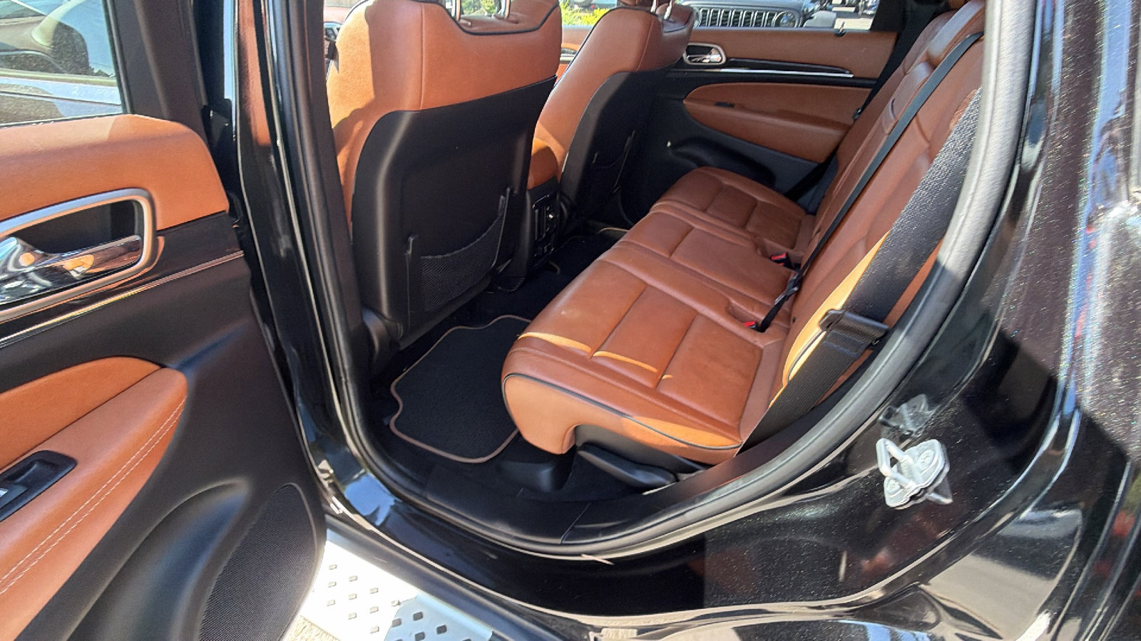 Used 2012 Jeep Grand Cherokee Overland Summit AWD/4WD image 24