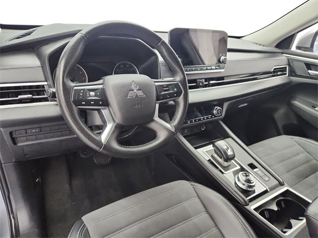 Used 2024 Mitsubishi Outlander SE image 9