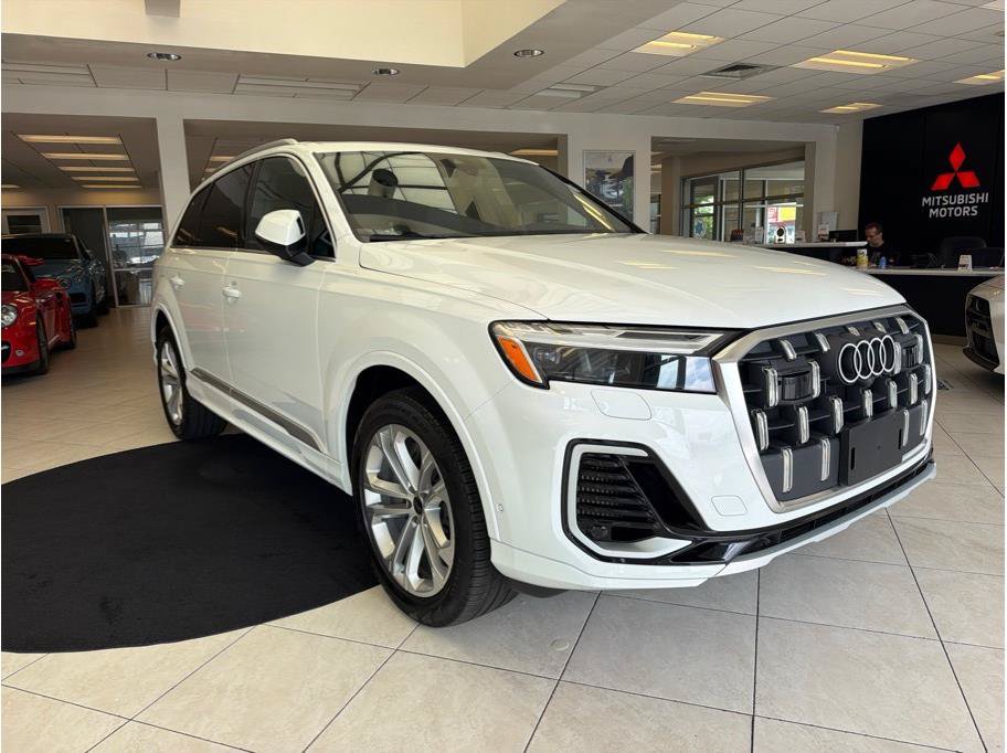 Used 2025 Audi Q7 3.0T Premium Plus AWD/4WD image 3