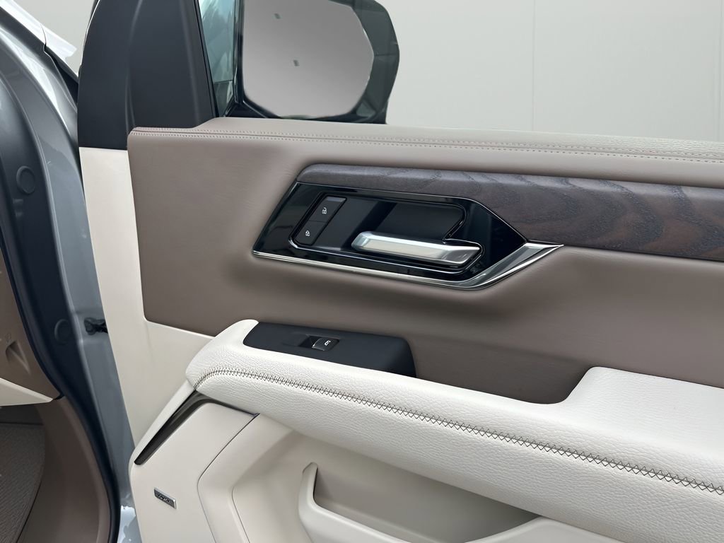 New 2026 GMC Yukon XL Denali w/ Sun & Power Step Package AWD/4WD image 16