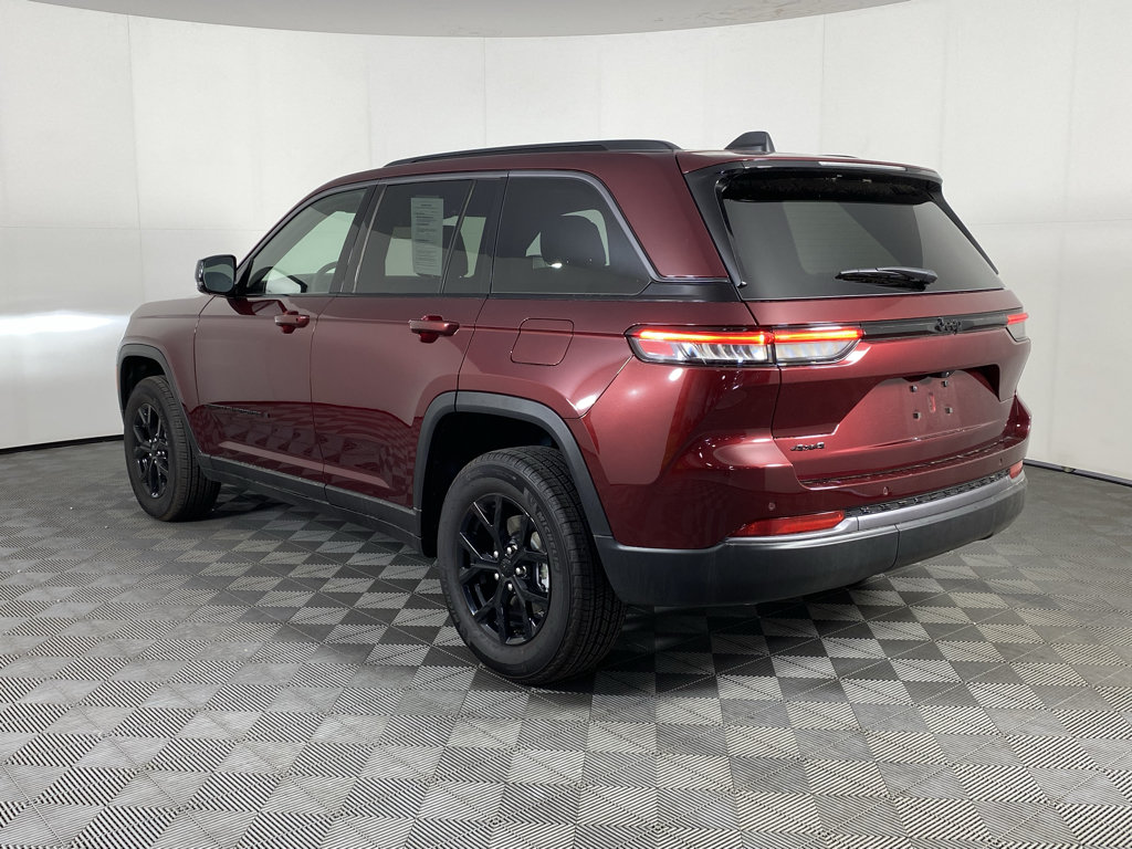 Used 2026 Jeep Grand Cherokee Altitude AWD/4WD image 4