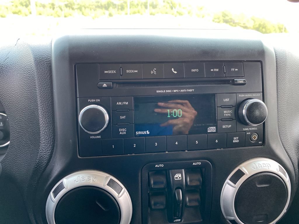 Used 2014 Jeep Wrangler Unlimited Rubicon w/ Connectivity Group AWD/4WD image 20
