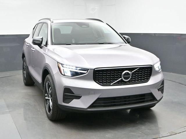 New 2026 Volvo XC40 B4 Core w/ Climate Package FWD image 2