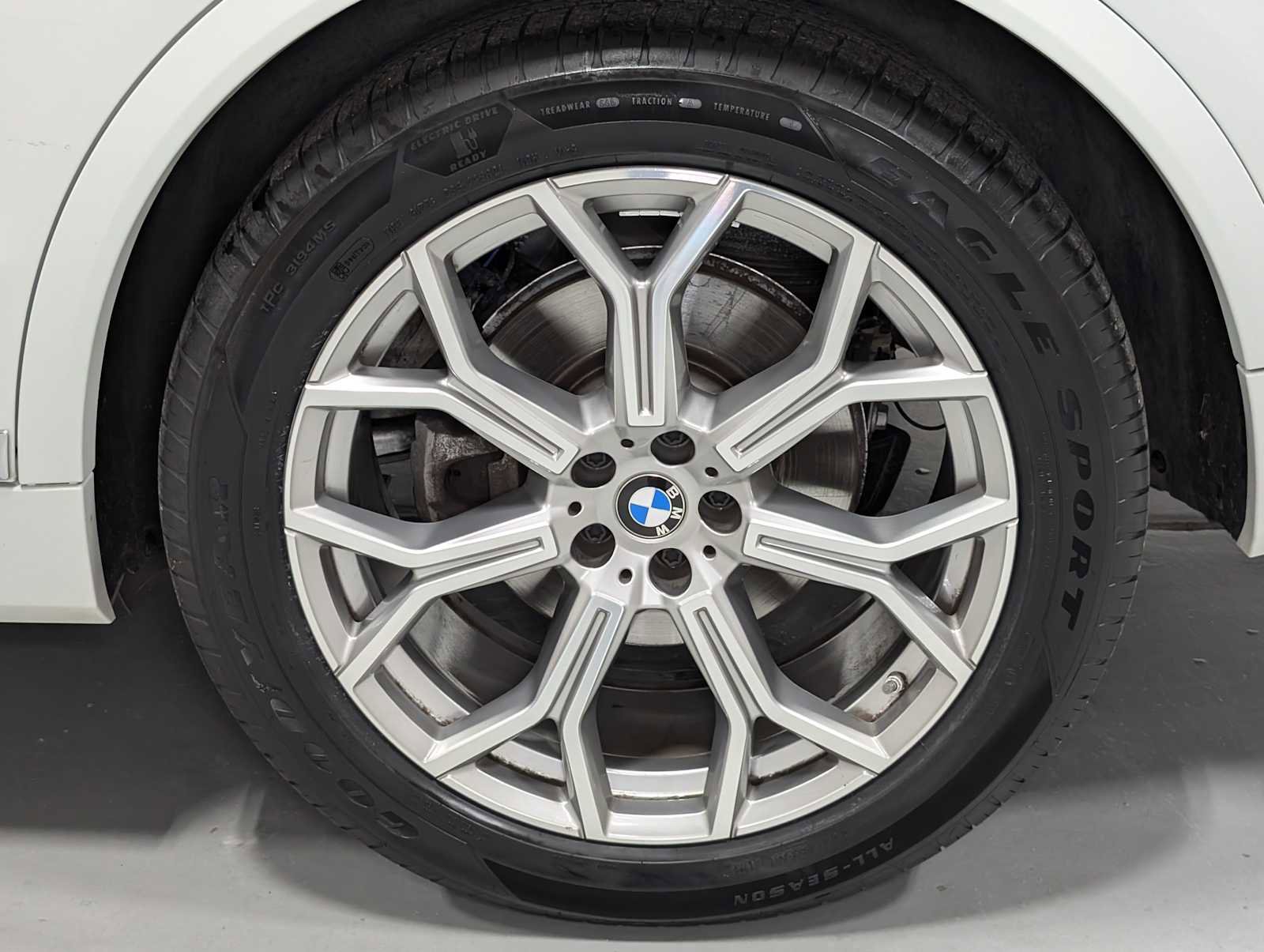 Used 2023 BMW X7 xDrive40i w/ Climate Comfort Package image 3