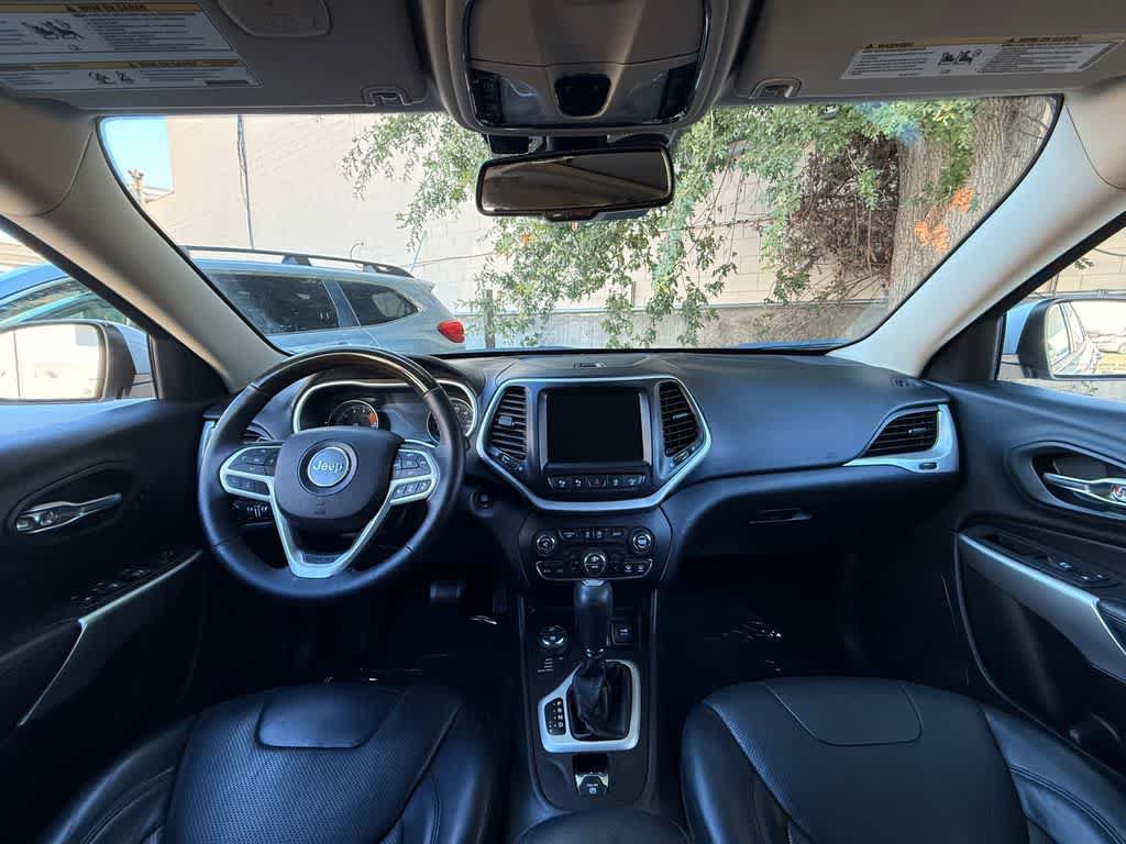 Used 2017 Jeep Cherokee Overland w/ Technology Group AWD/4WD image 10