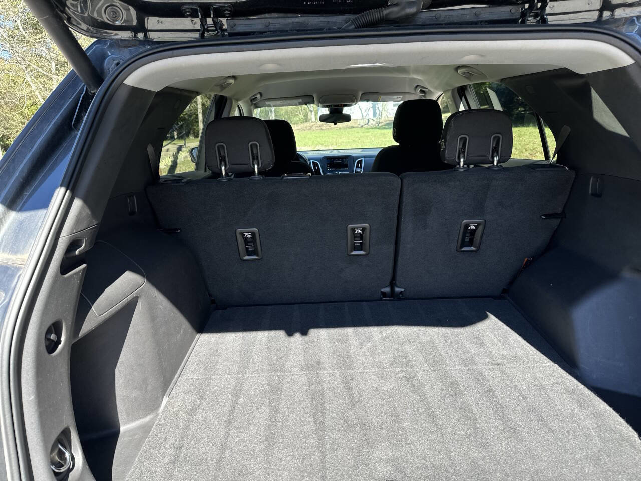 Used 2019 Chevrolet Equinox LT w/ Driver Convenience Package image 11