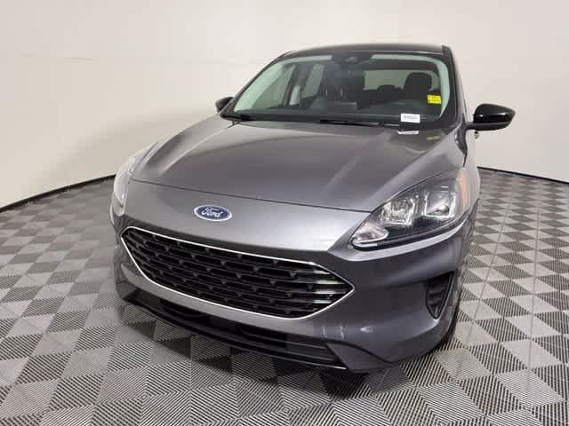 Used 2021 Ford Escape SE w/ SE Sport Appearance Package FWD image 2