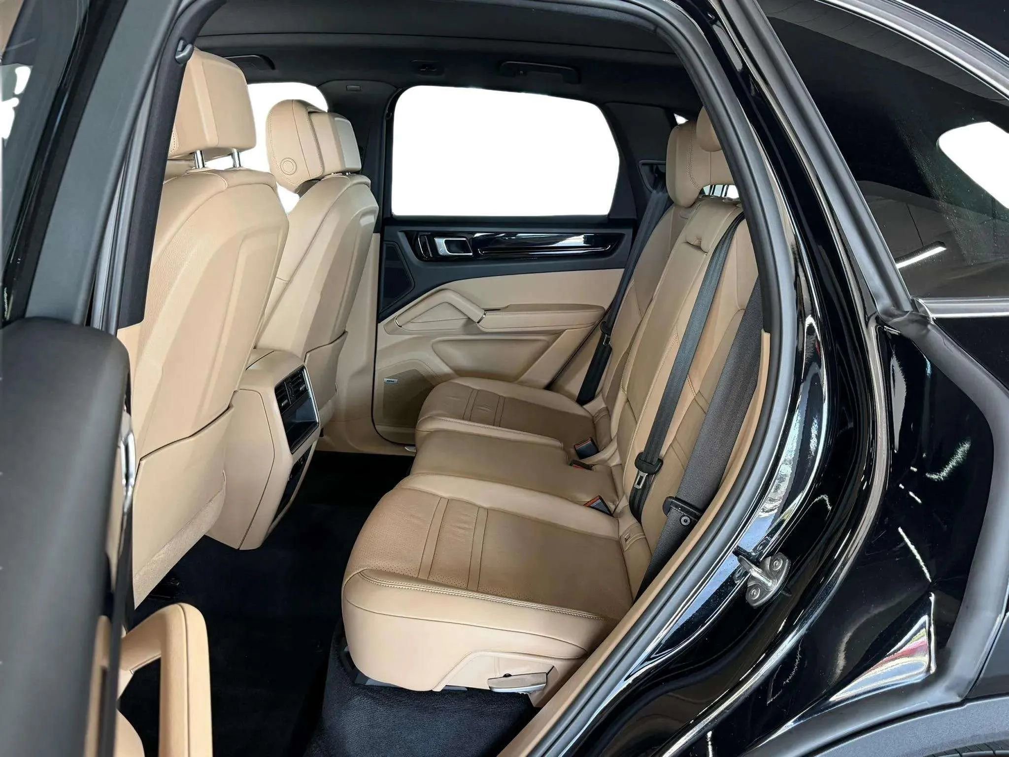 Used 2019 Porsche Cayenne S image 14