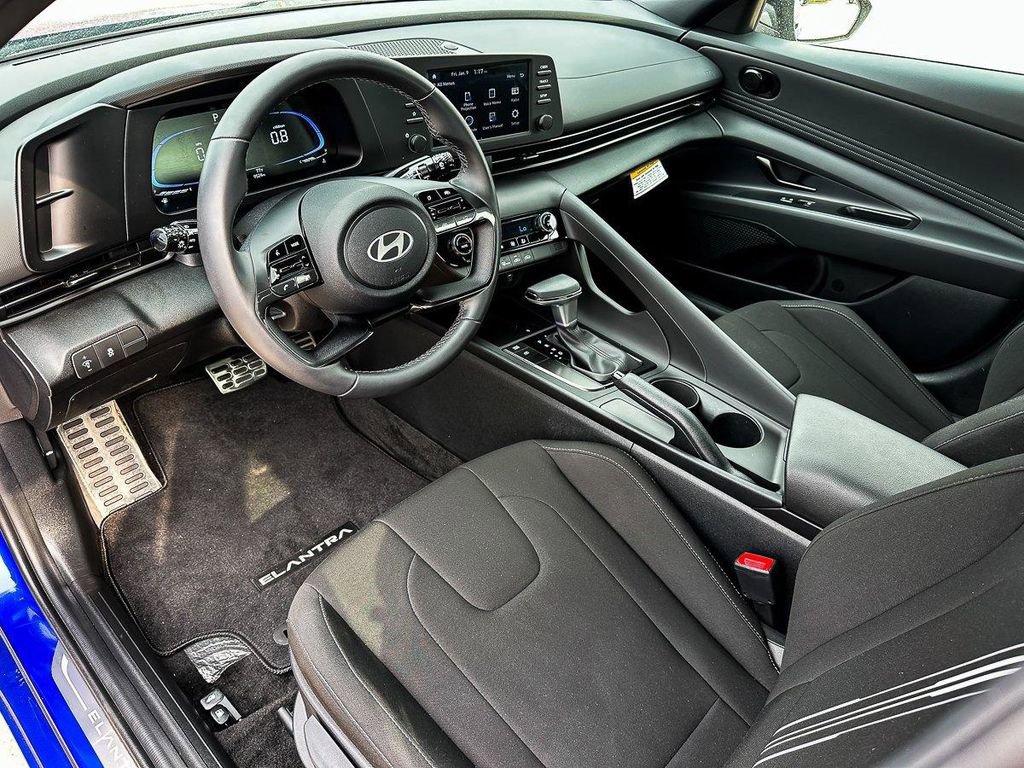 Used 2025 Hyundai Elantra Sport image 15