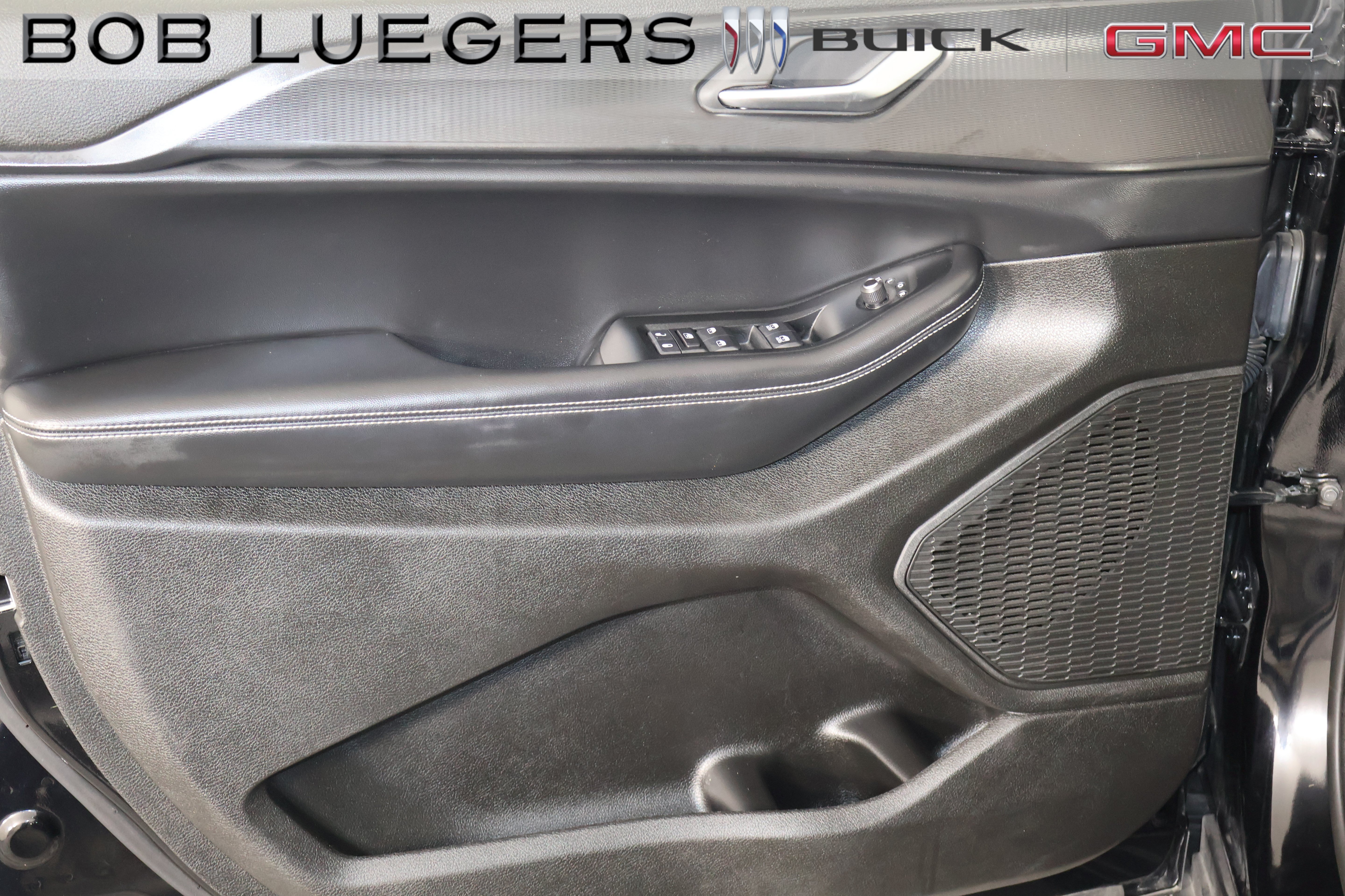 Used 2023 Jeep Grand Cherokee Altitude AWD/4WD image 6