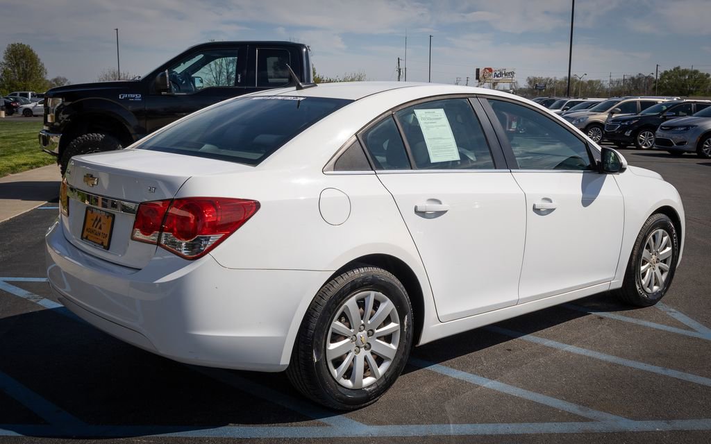 Used 2011 Chevrolet Cruze LT image 9