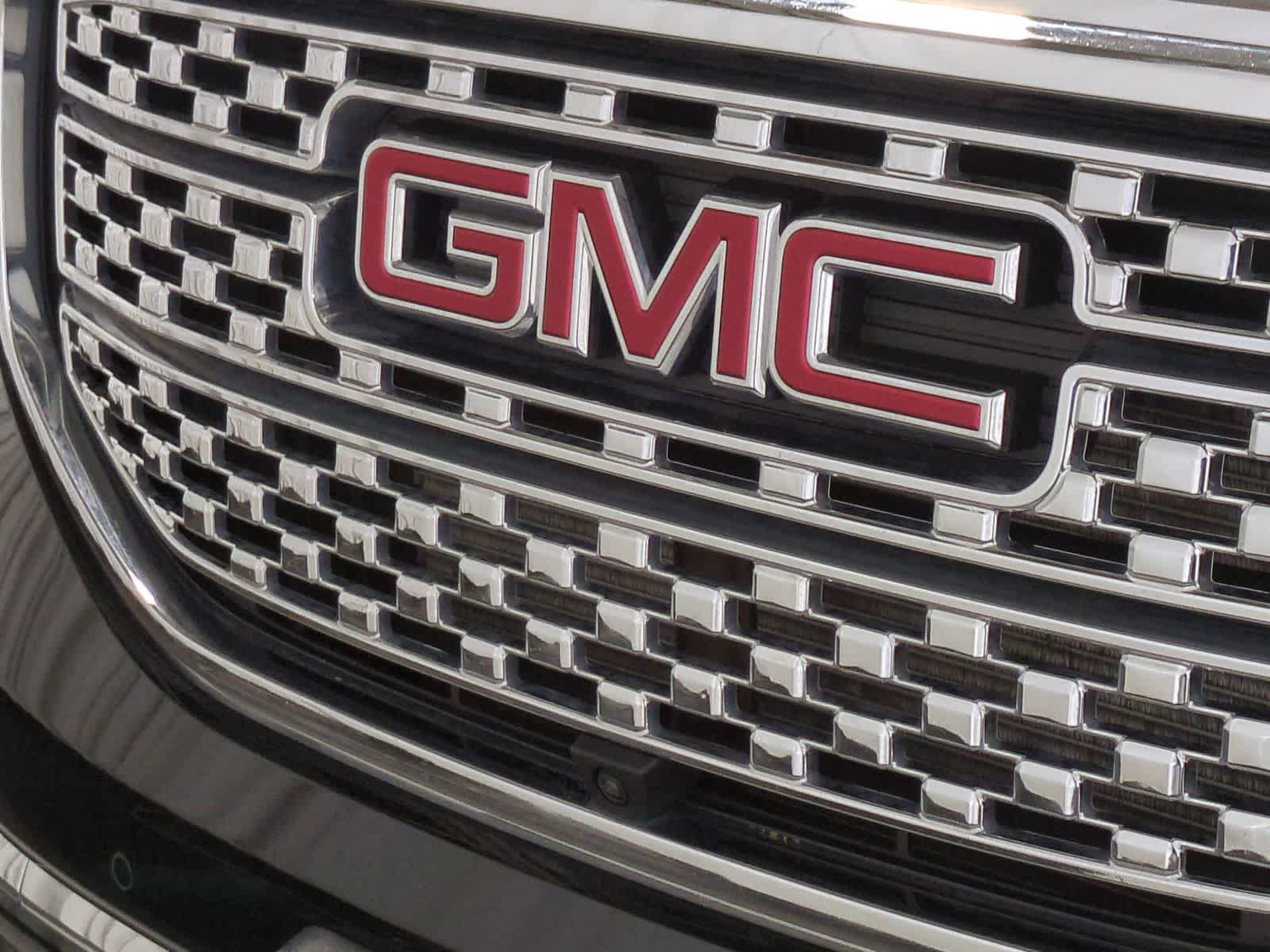 Used 2017 GMC Acadia Denali w/ Technology Package AWD/4WD image 12