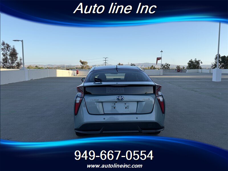 Used 2017 Toyota Prius Three Touring FWD image 4