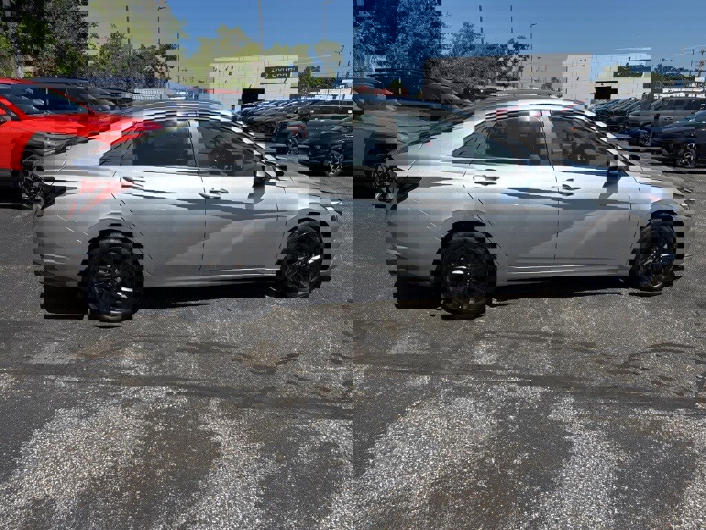 Used 2023 Hyundai Elantra SEL image 8