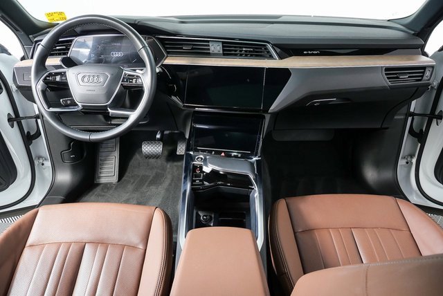 Used 2024 Audi Q8 e-tron Premium Plus image 18