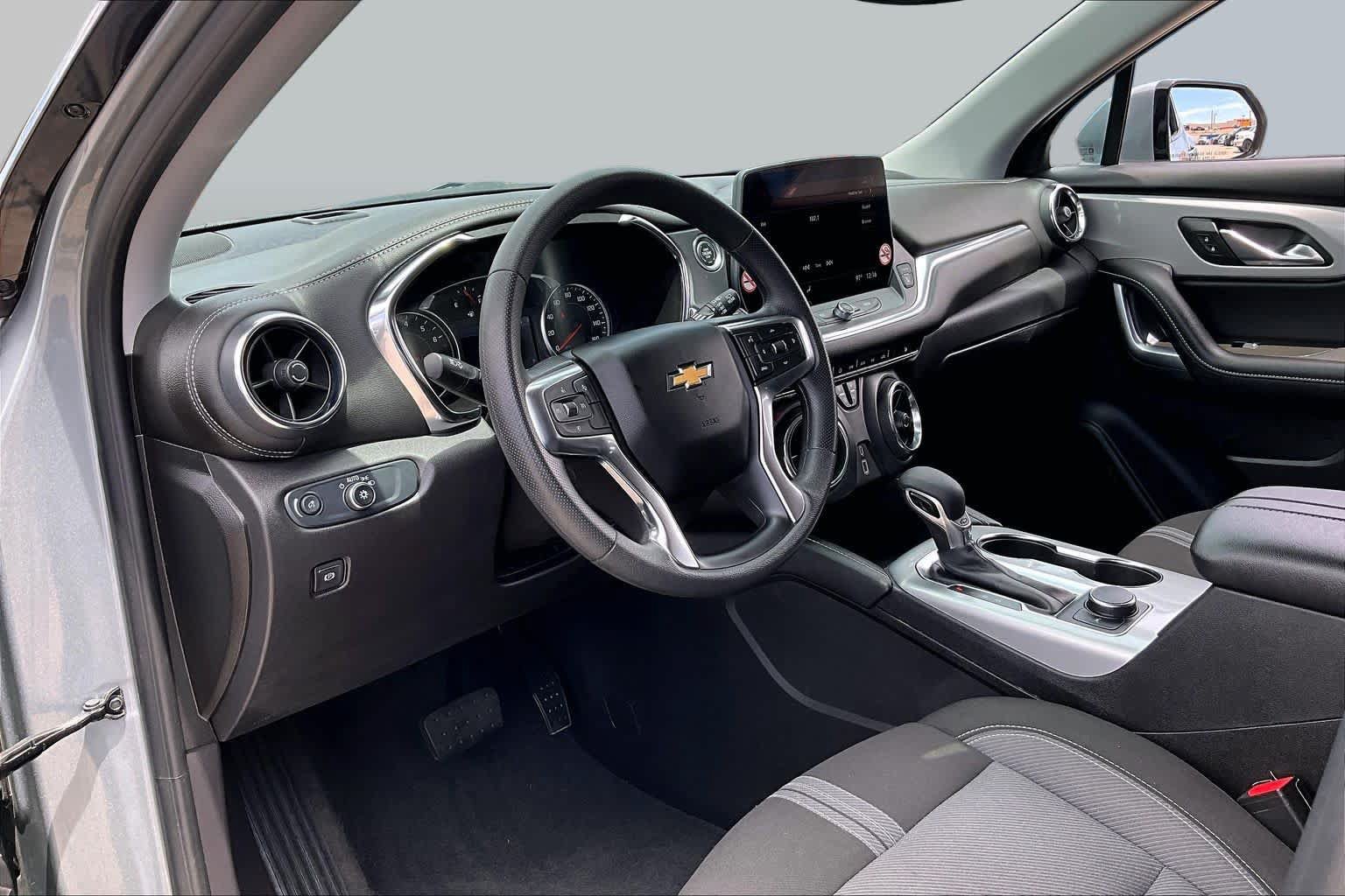 Used 2025 Chevrolet Blazer LT FWD image 16