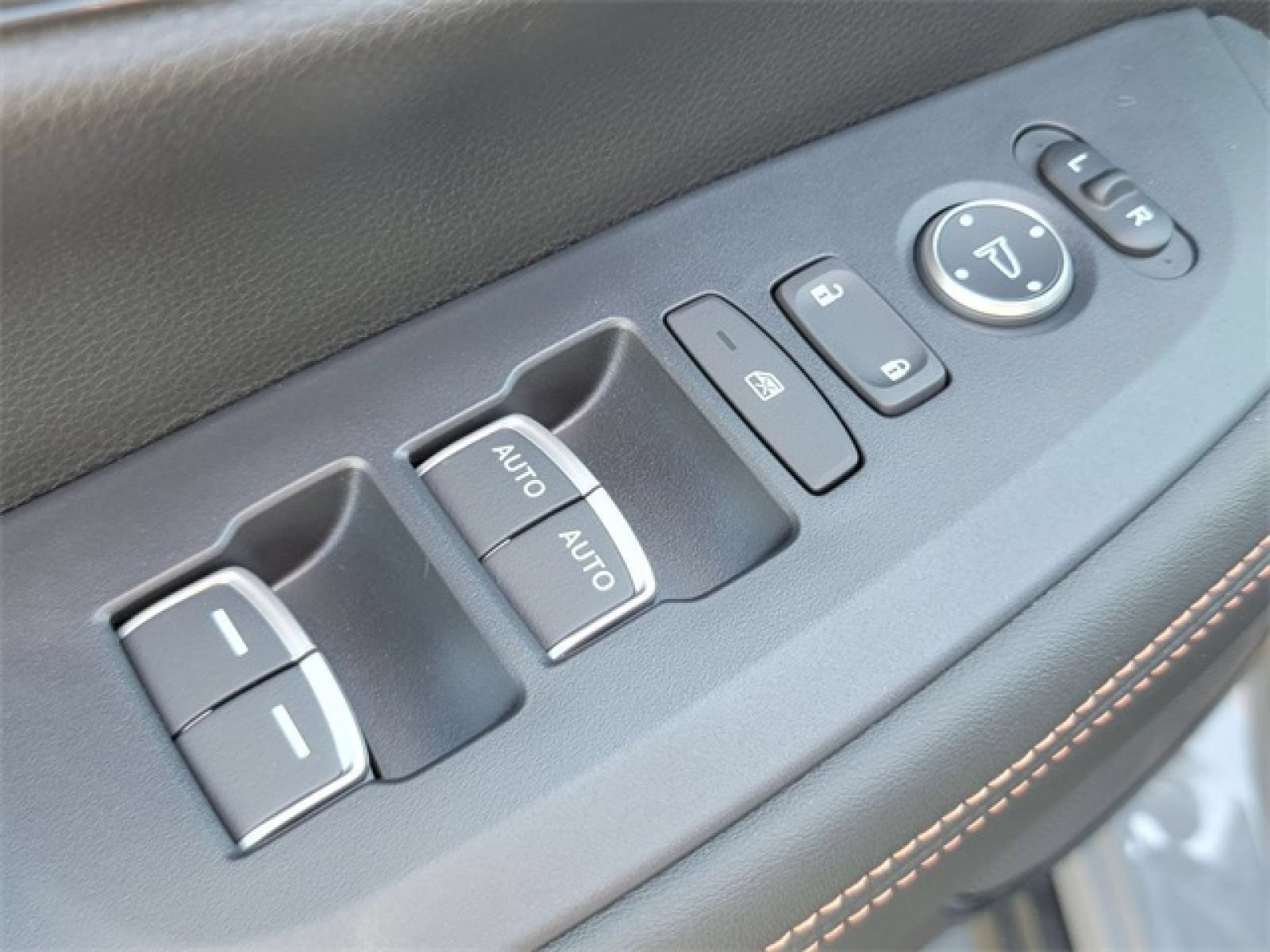 Certified 2025 Honda HR-V Sport image 21