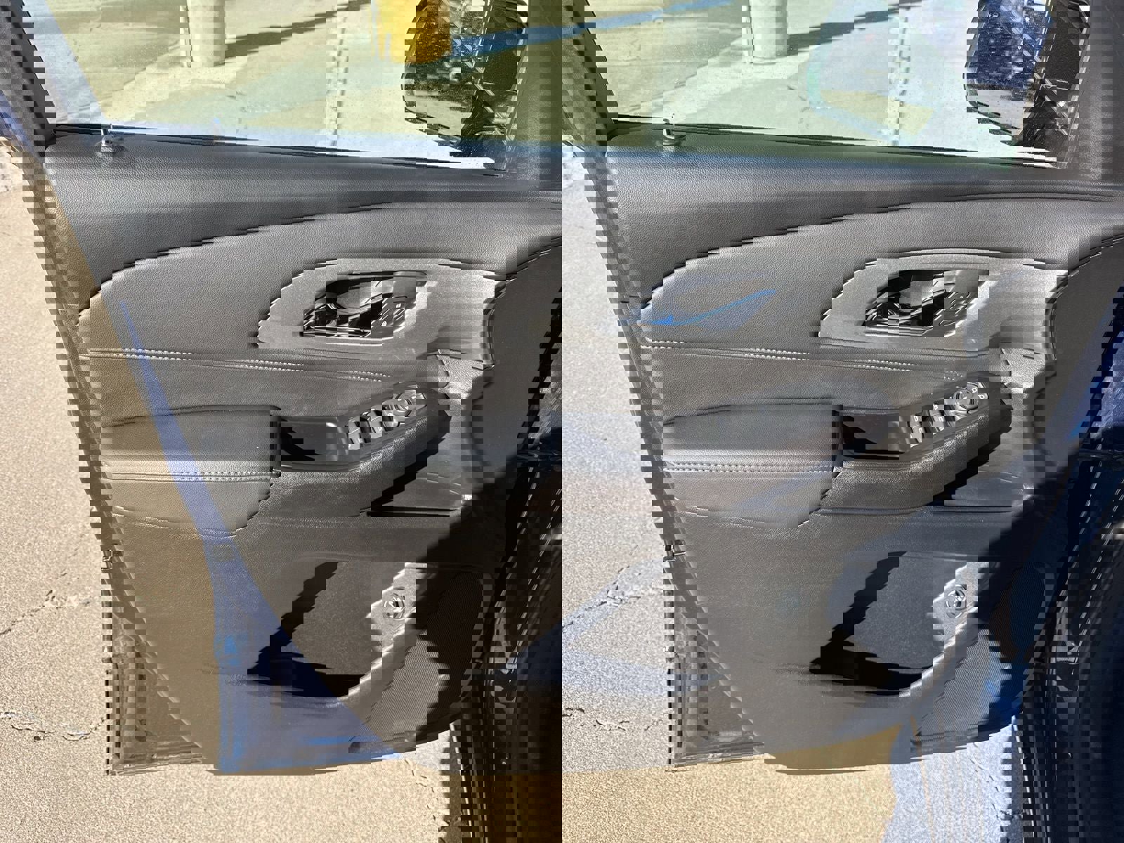 Used 2023 Chevrolet Traverse LT image 11