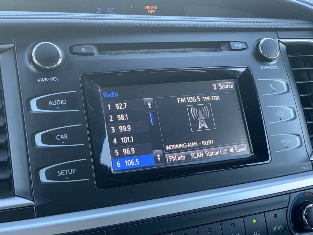 Used 2019 Toyota Highlander LE image 10