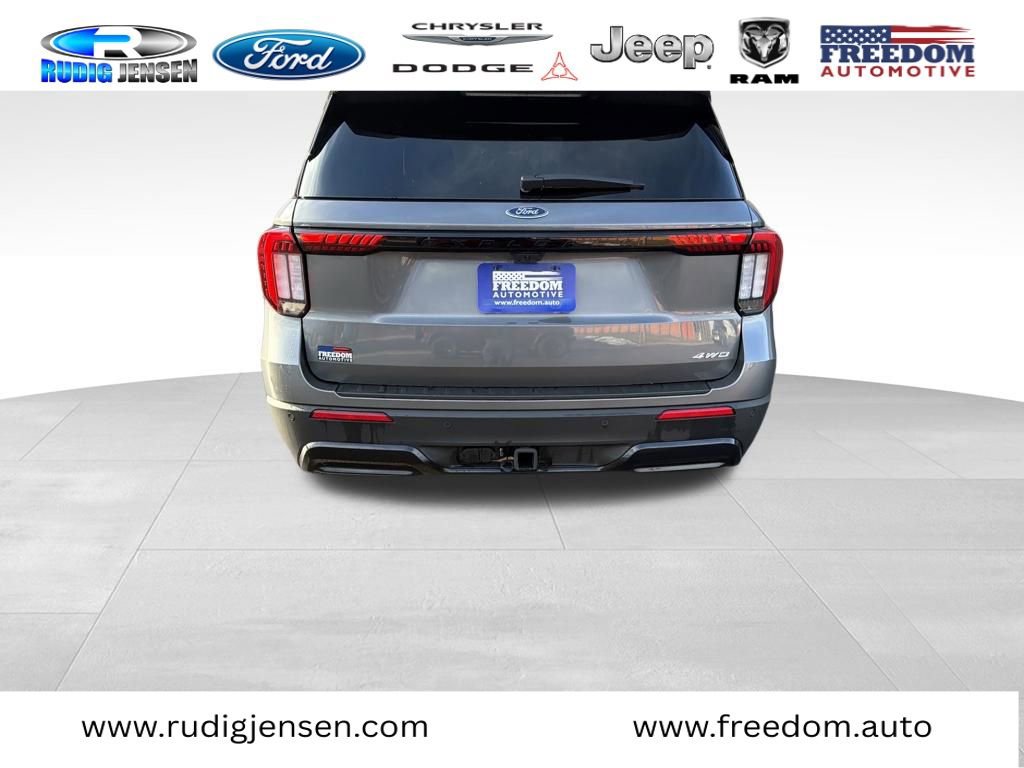 Used 2025 Ford Explorer ST-Line w/ ST-Line Street Pack image 4