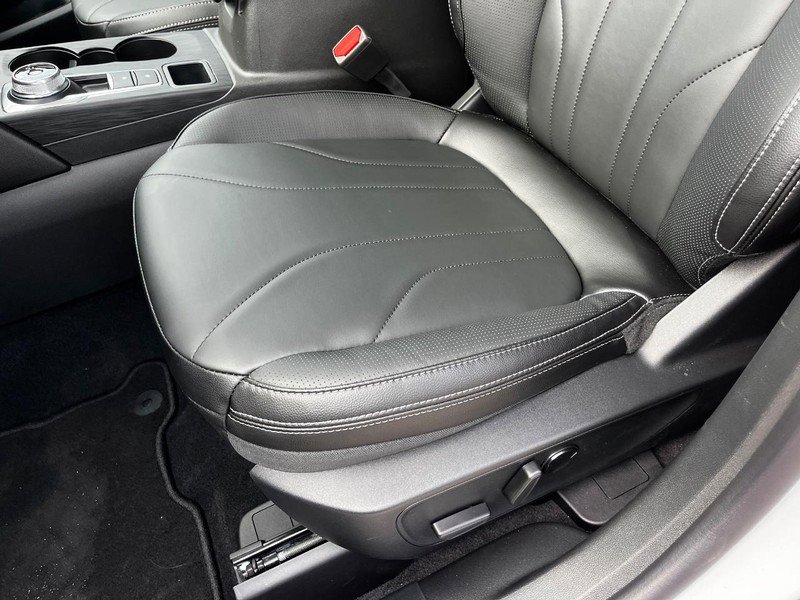 New 2025 Ford Escape SE w/ PHEV Premium Package image 10