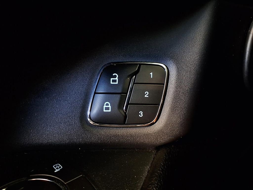 Used 2018 Ford Expedition Limited w/ Equipment Group 301A image 18